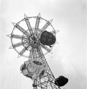 Wurts Bros. - Life Savers Candy Parachute Jump at the New York World's Fair, ca. 1939