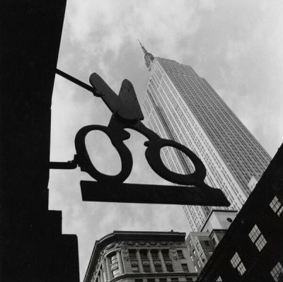Edmund Vincent Gillon - [Looking up at the Empire State Building], 1970-2000