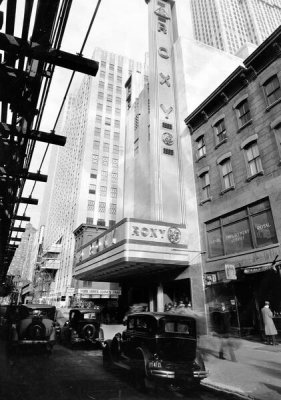 Samuel Herman Gottscho - Roxy Theatre and Rockefeller Center, 3, 1932